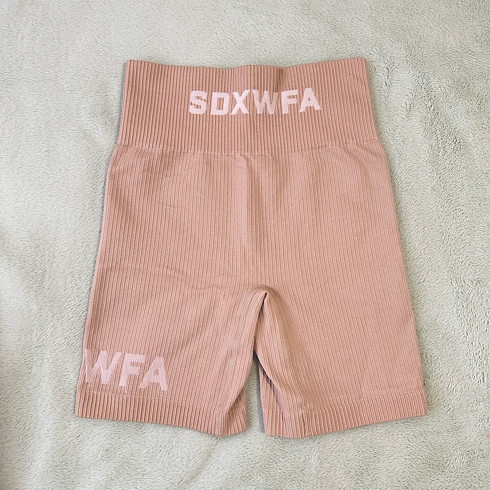 Sarah’s Day x White Fox Boutique beige active shorts US size XS